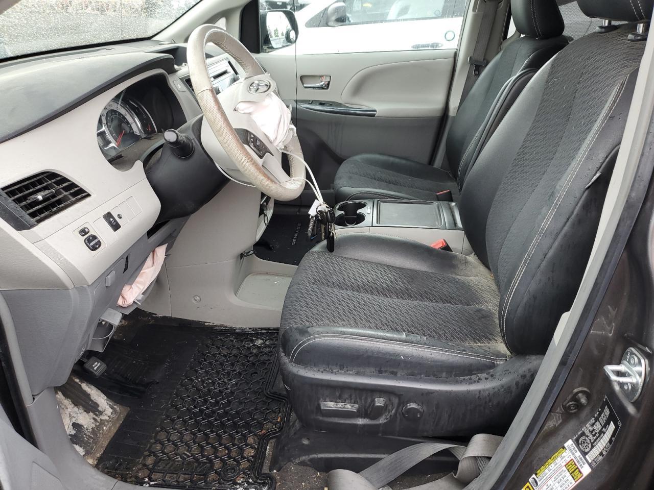 2014 Toyota Sienna Sport - Image 7