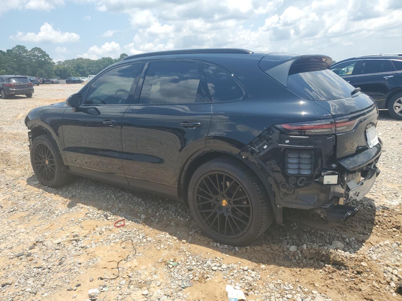 2019 Porsche Cayenne S - Фото 2