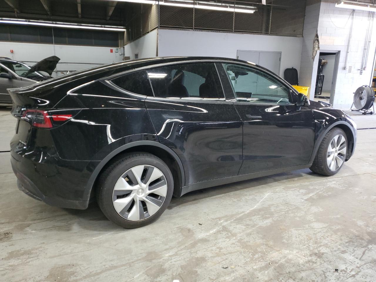 2023 Tesla Model Y - Фото 3
