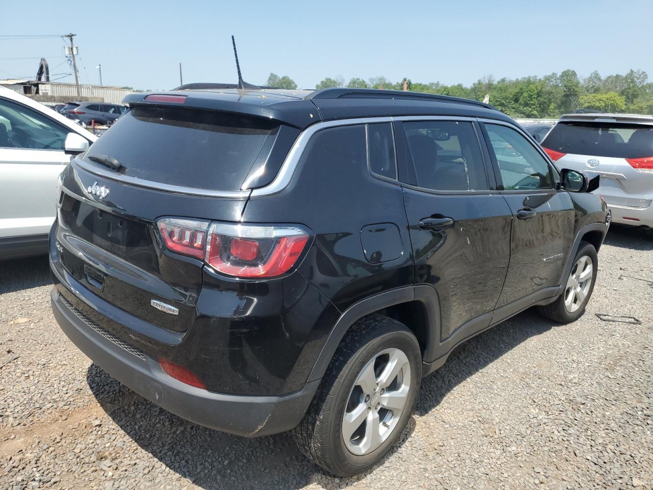 2020 Jeep Compass Latitude - Image 3