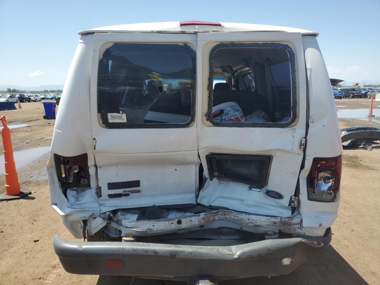 2010 Ford Econoline E350 Super Duty Wagon - Image 6