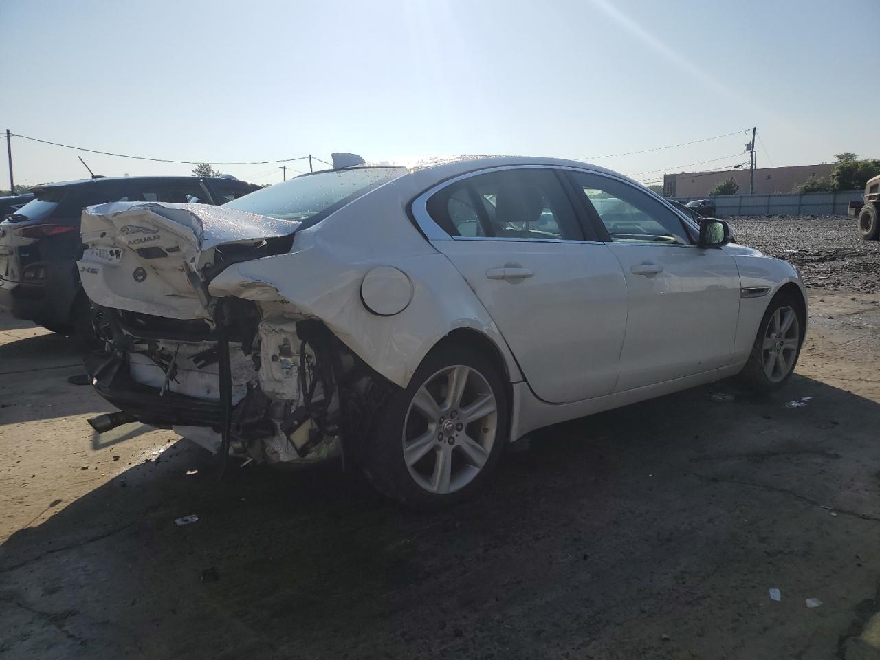 2018 Jaguar Xe Prestige - Фото 3