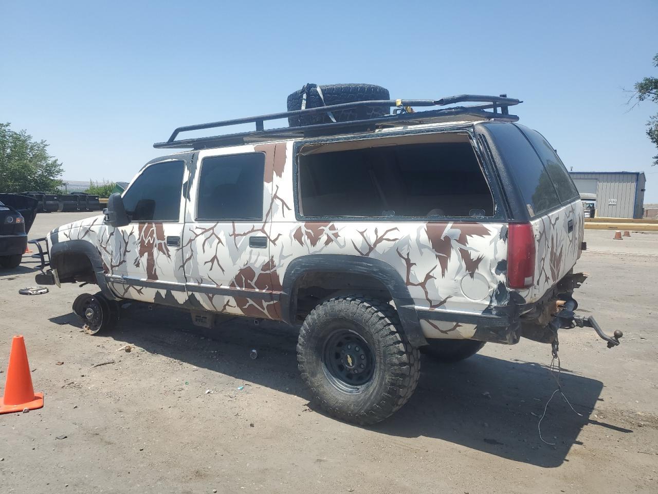 1999 Chevrolet Suburban K2500 - Фото 2