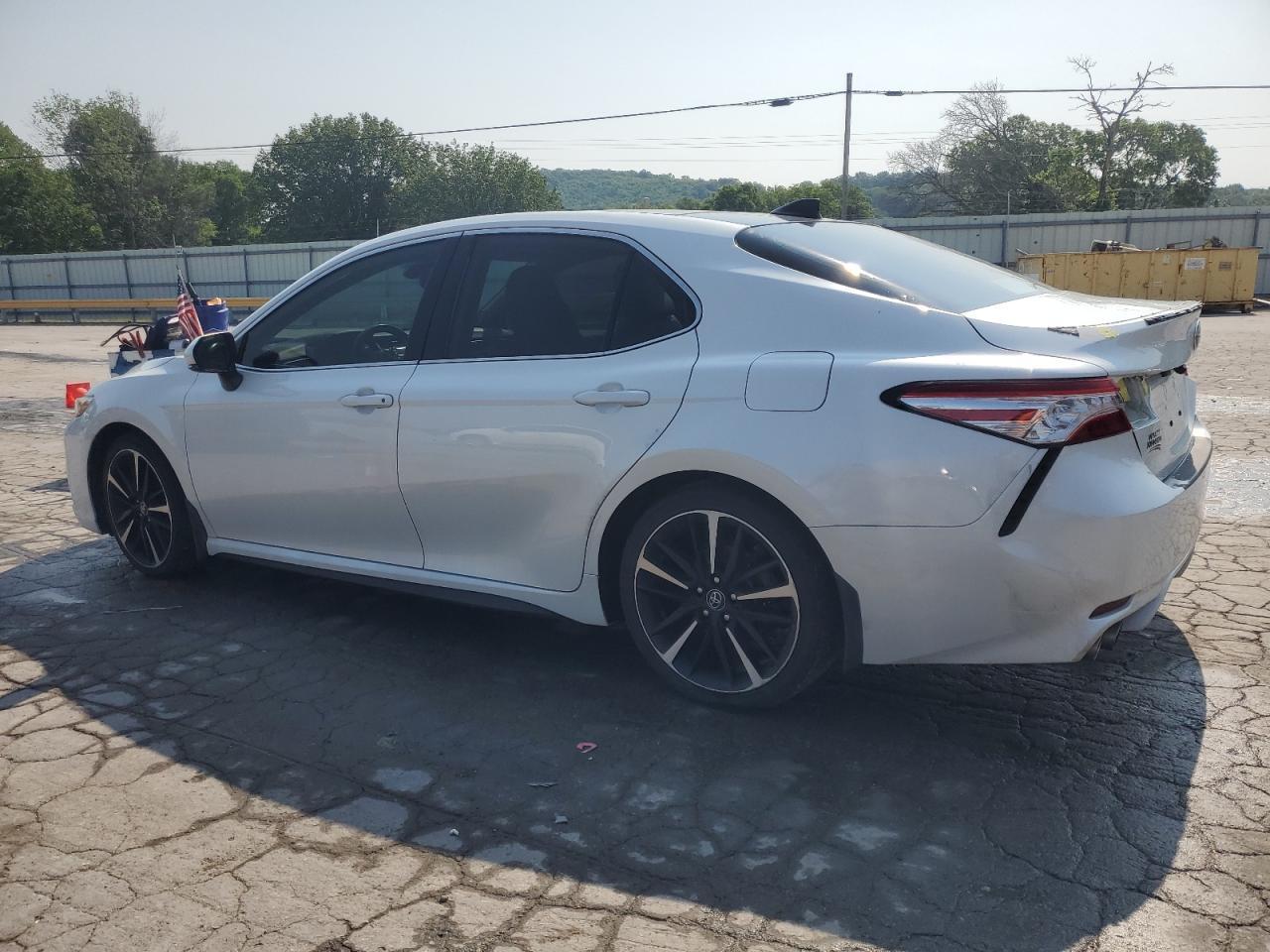 2020 Toyota Camry Xse - Фото 2