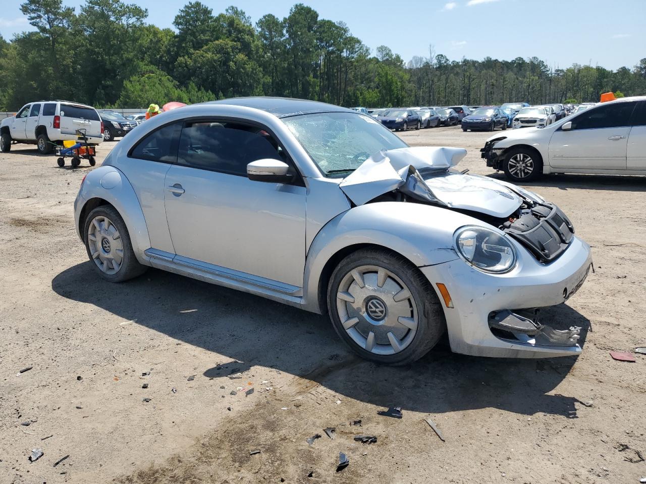 2012 Volkswagen Beetle - Фото 4