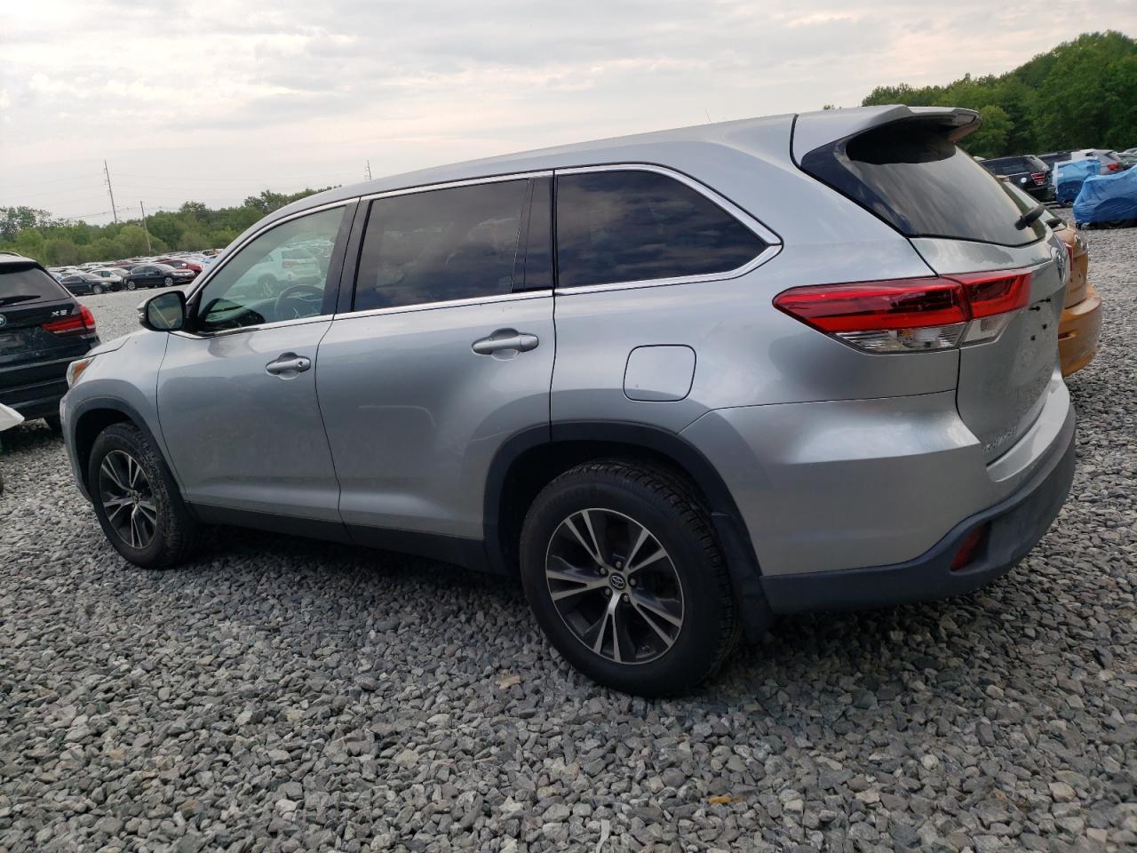 2019 Toyota Highlander Le - Image 2