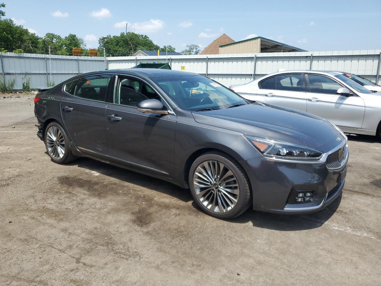 2018 Kia Cadenza Luxury - Image 4