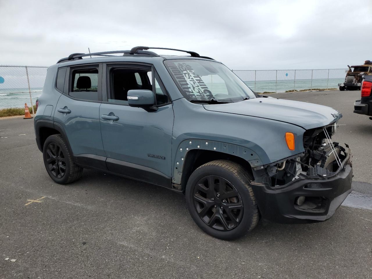 2018 Jeep Renegade Latitude - Image 4