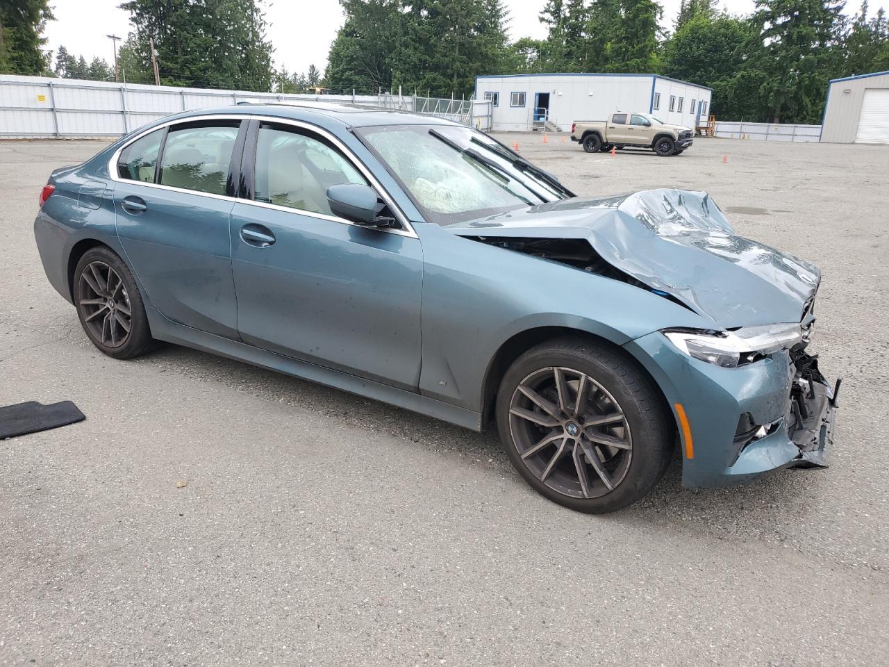 2021 BMW 330Xi - Фото 4