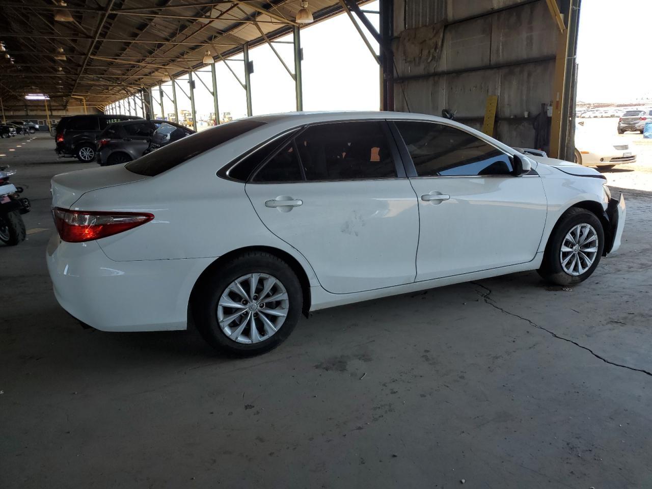 2017 Toyota Camry Le - Фото 3