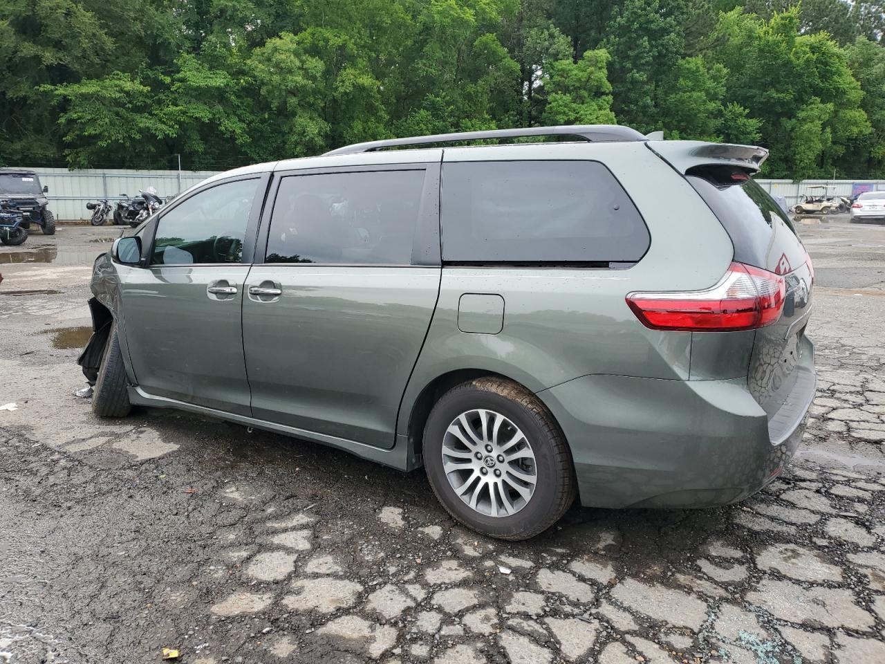 2020 Toyota Sienna Xle - Фото 2