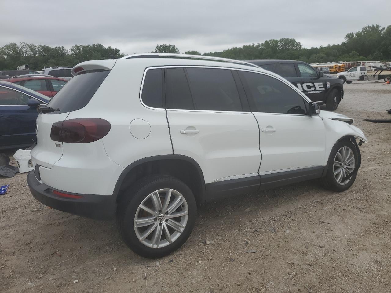 2016 Volkswagen Tiguan S - Фото 3