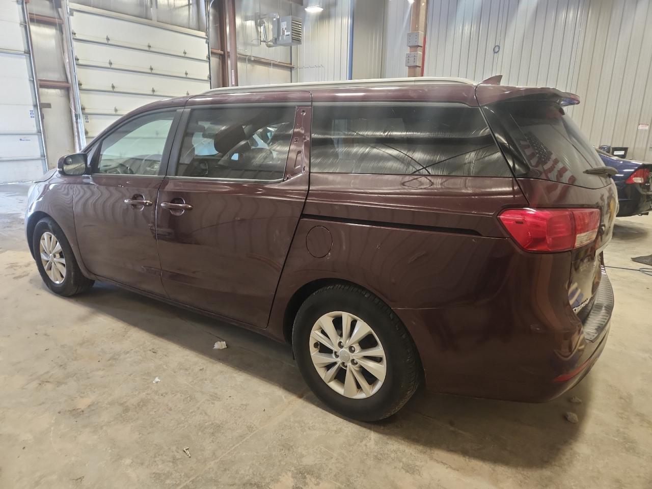 2016 Kia Sedona Lx - Фото 2