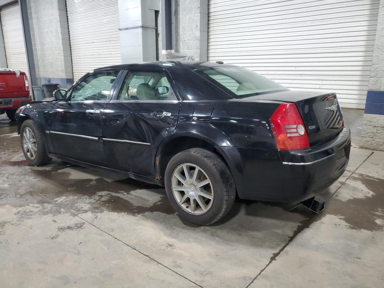 2010 Chrysler 300 Touring - Фото 2