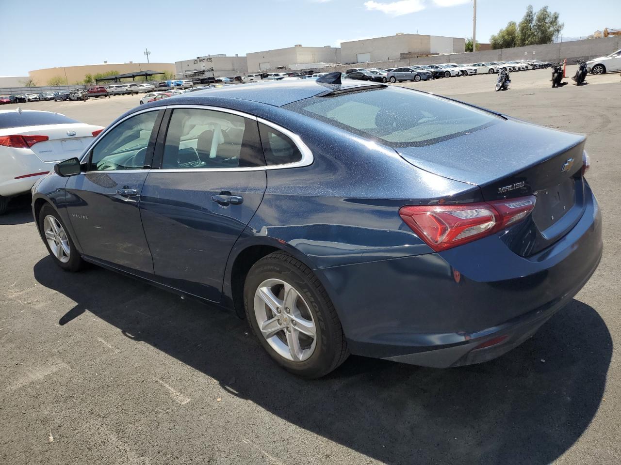2022 Chevrolet Malibu Lt - Фото 2