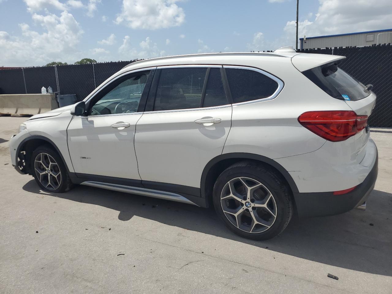 2018 BMW X1 Sdrive28I - Фото 2