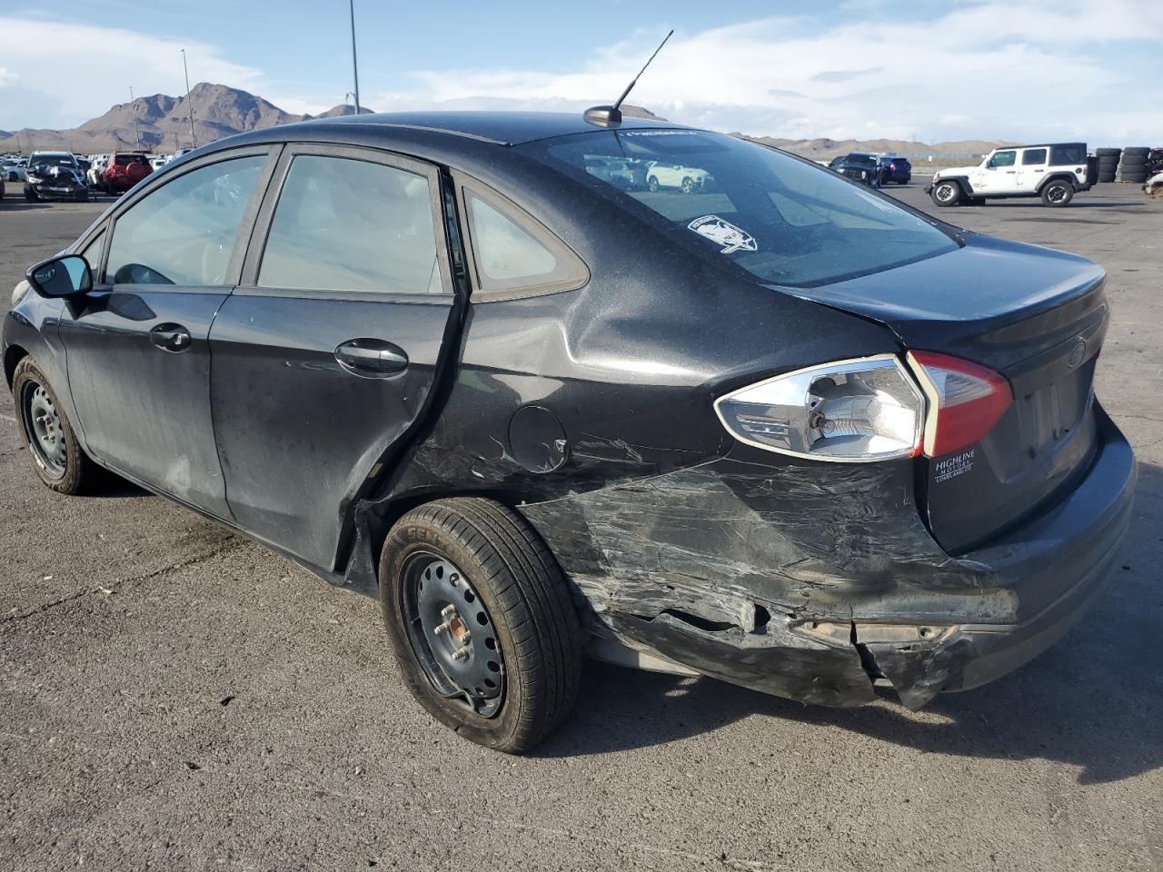 2015 Ford Fiesta S - Фото 2