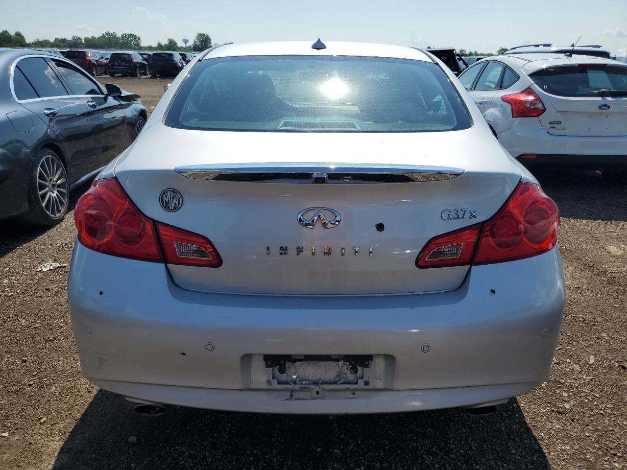 2011 Infiniti G37 - Image 6