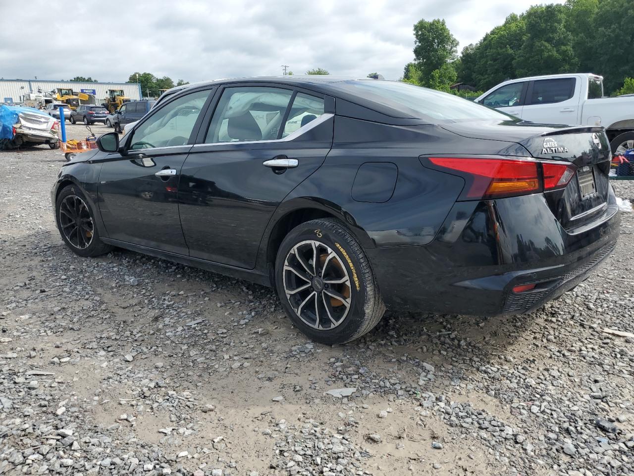 2023 Nissan Altima Sv - Image 2