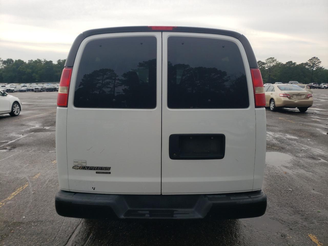 2016 Chevrolet Express G2500 Ls - Image 6