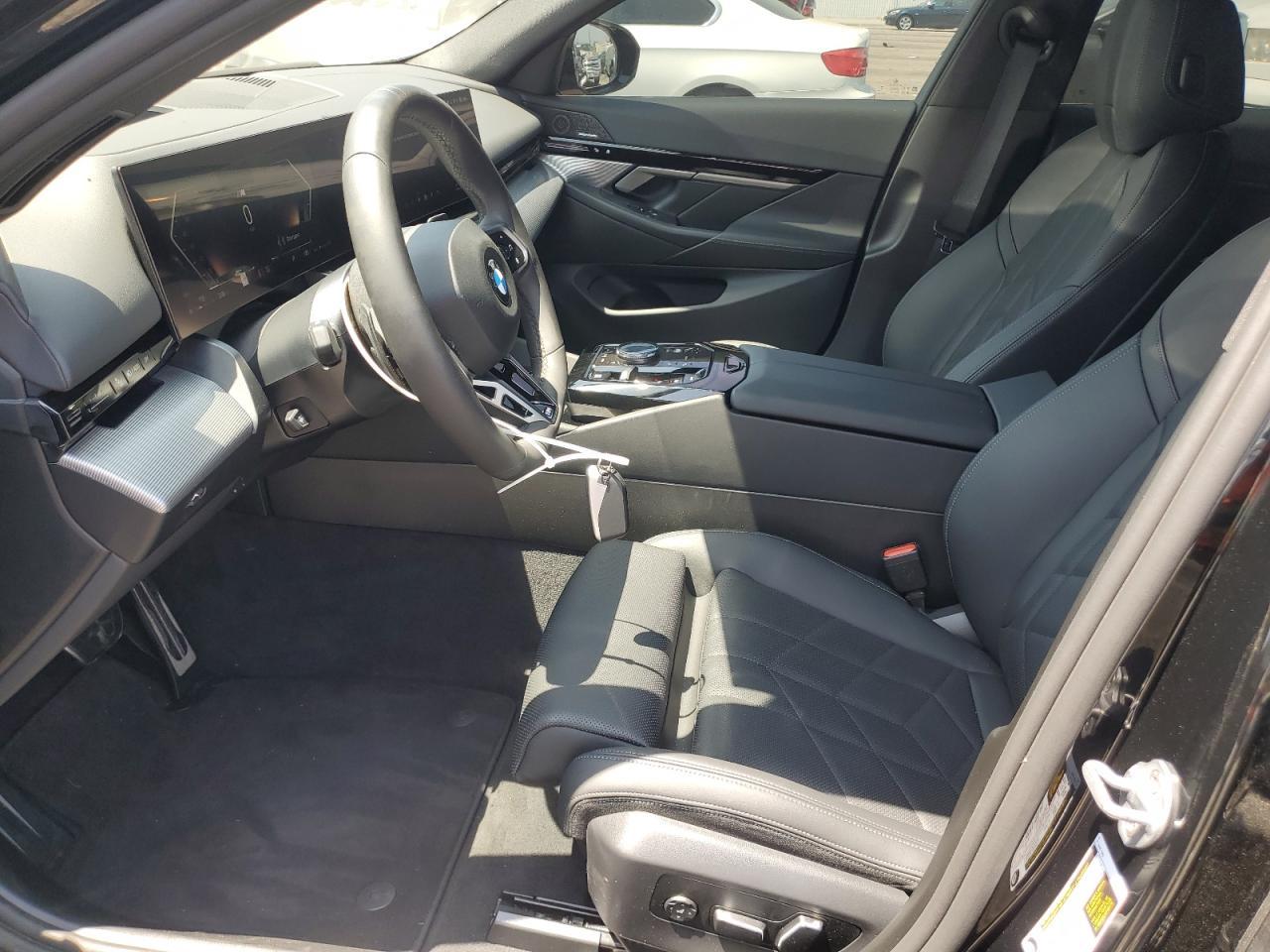 2025 BMW 530 I - Фото 7