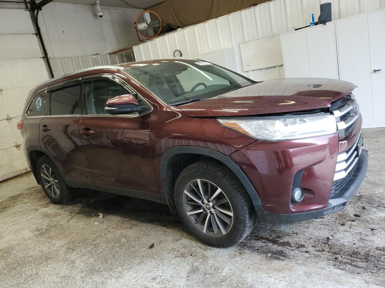 2019 Toyota Highlander Se - Фото 4