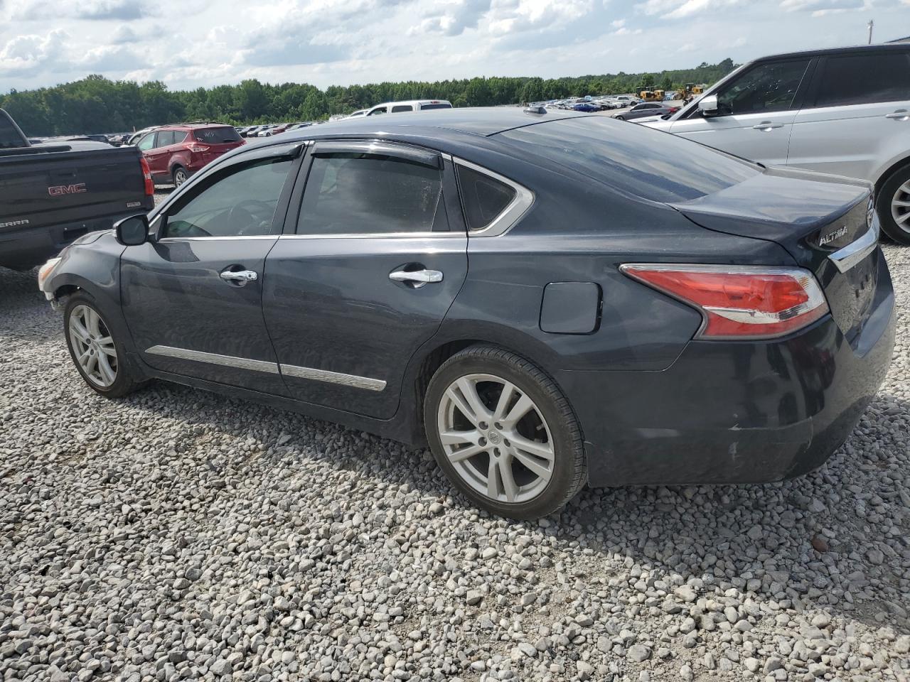 2015 Niss Altima - Image 2