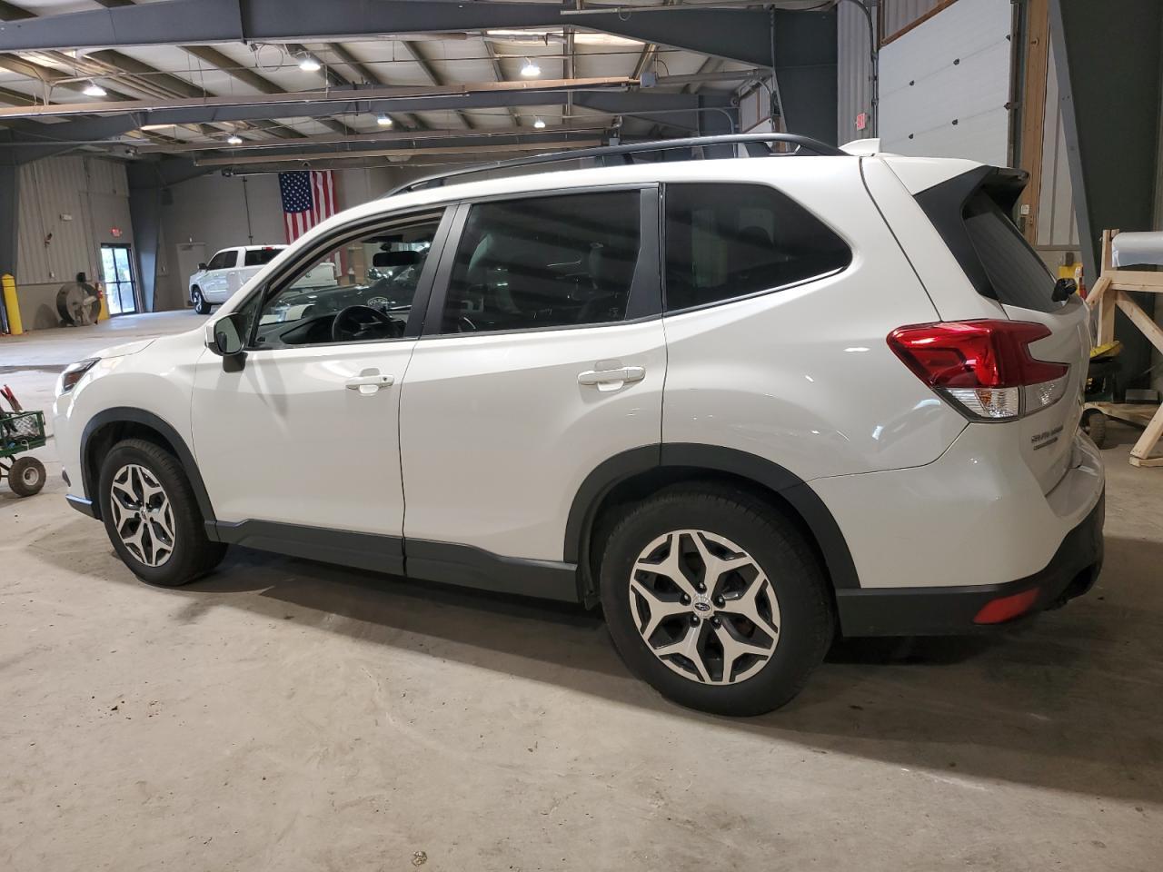 2022 Subaru Forester Premium - Фото 2