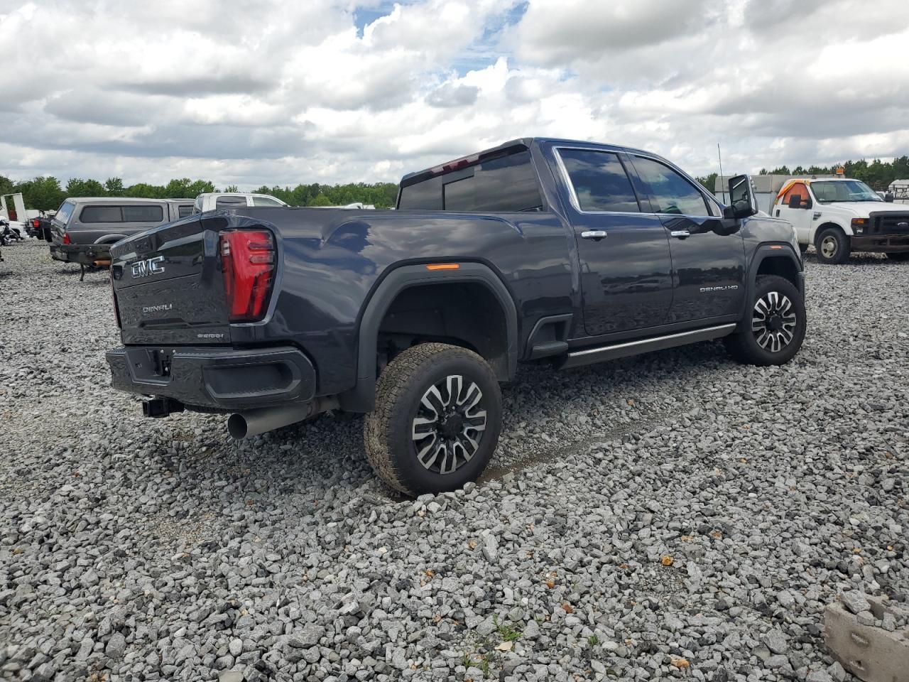 2025 GMC Sierra K2500 Denali Ultimate - Image 3
