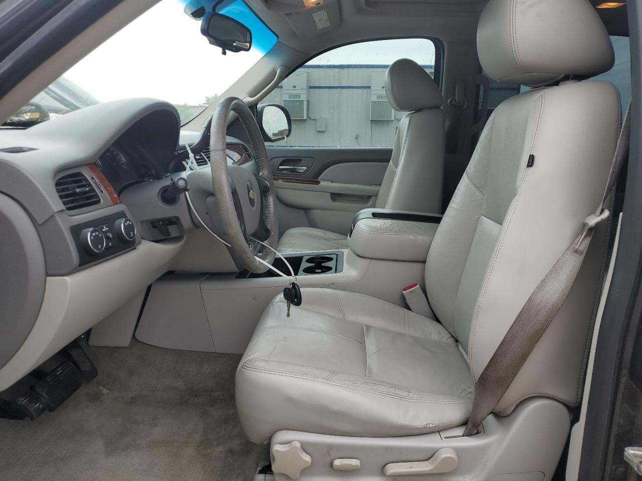 2010 Chevrolet Suburban K1500 Lt - Image 7