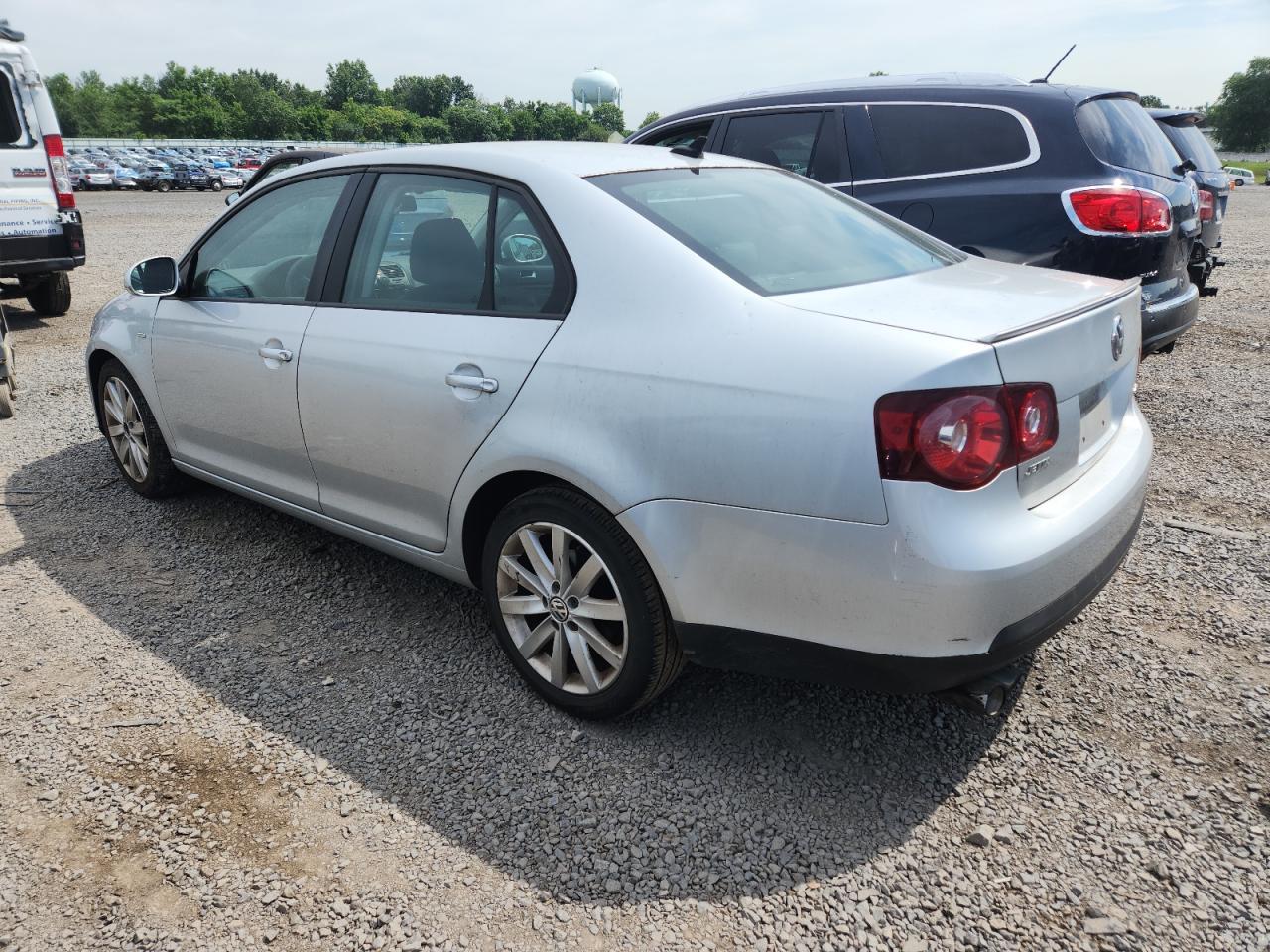 2010 Volkswagen Jetta Wolfsburg - Фото 2
