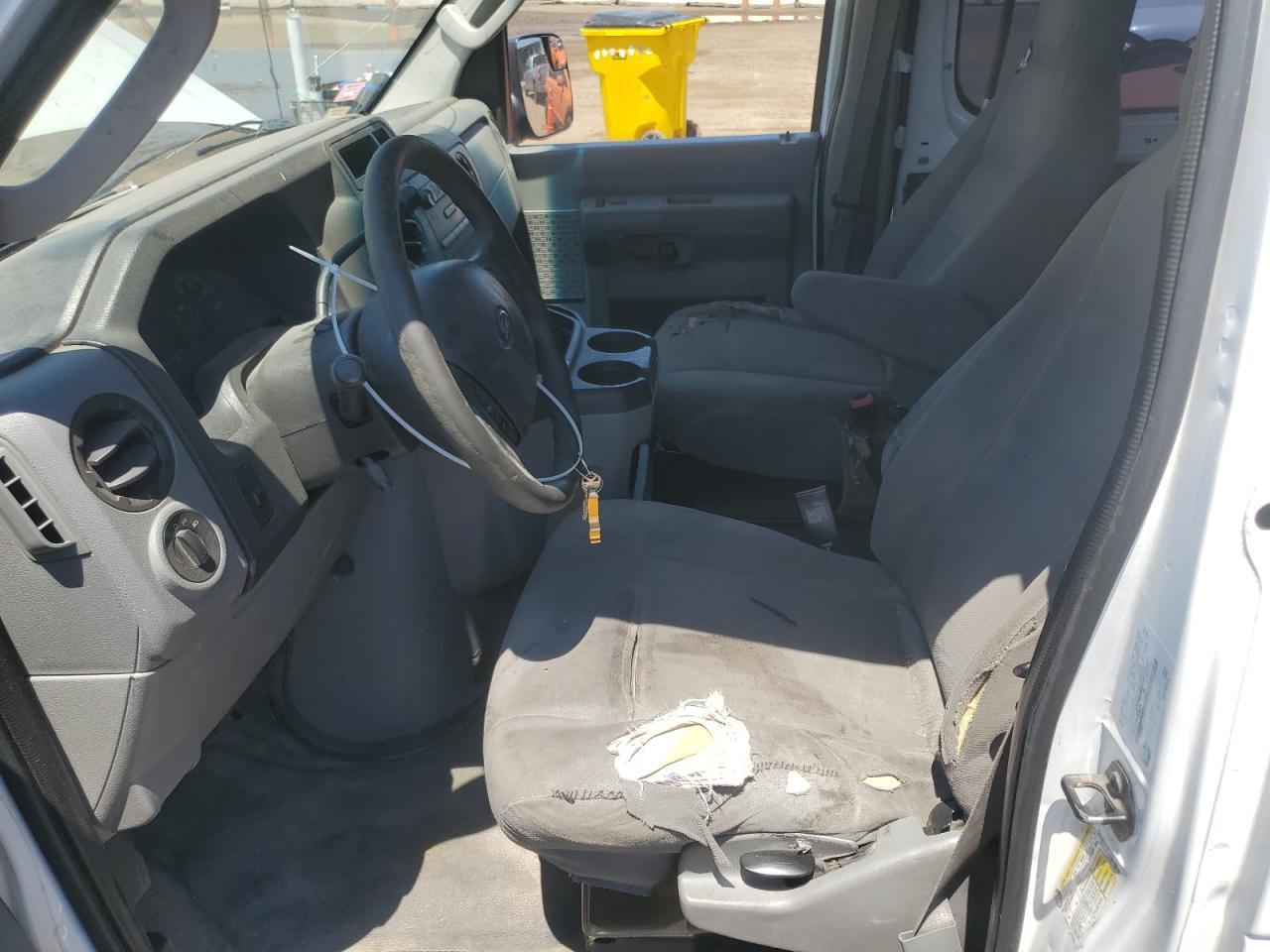2010 Ford Econoline E350 Super Duty Wagon - Image 7