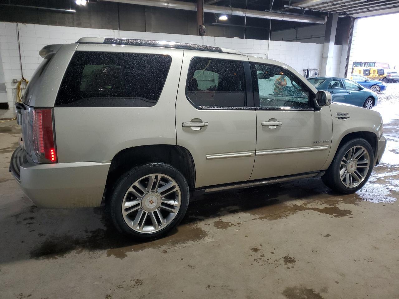 2014 Cadillac Escalade Premium - Фото 3