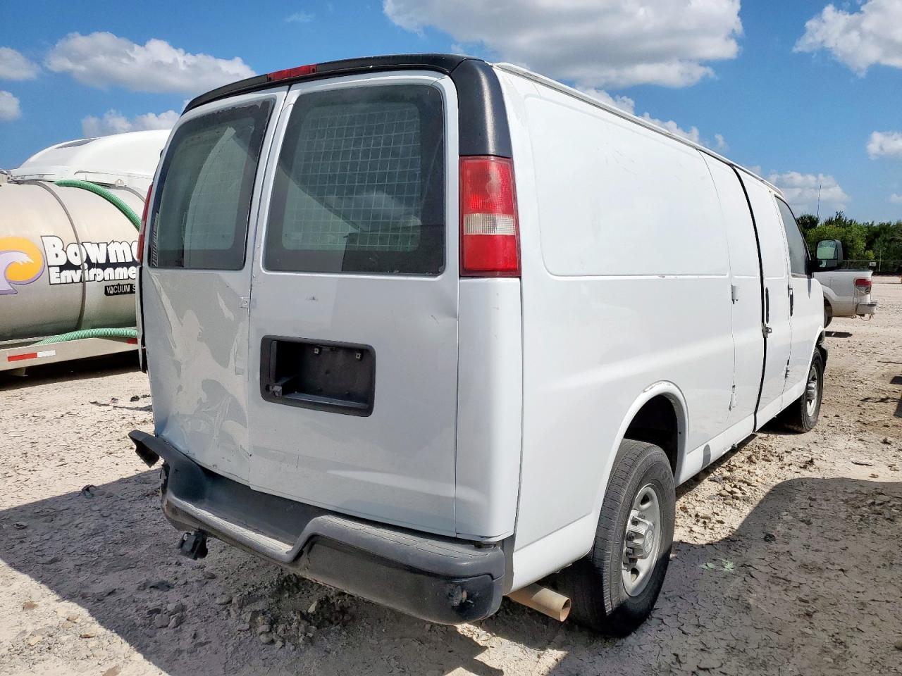 2017 Chevrolet Express G3500 - Фото 3