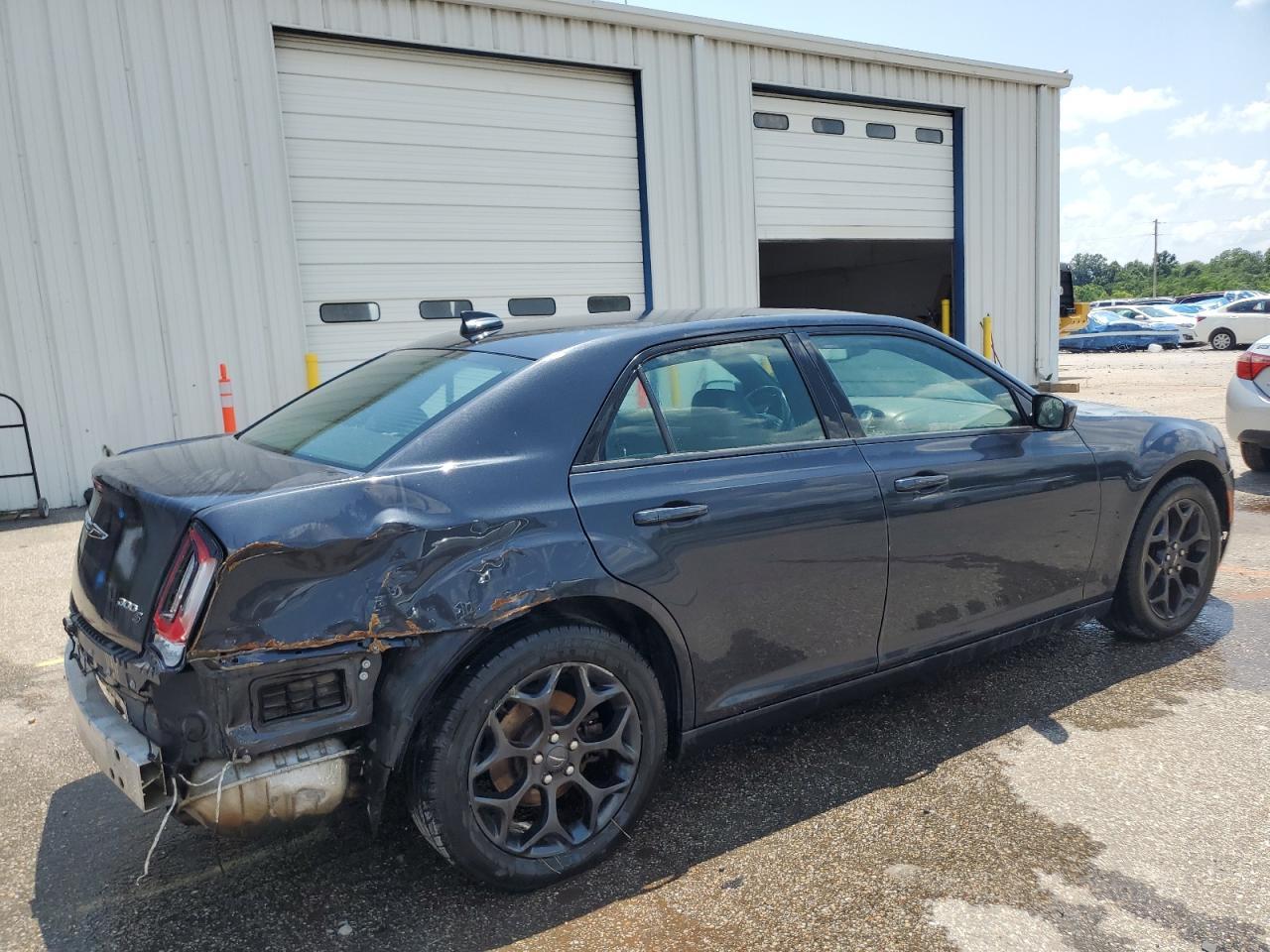 2019 Chrysler 300C - Image 3