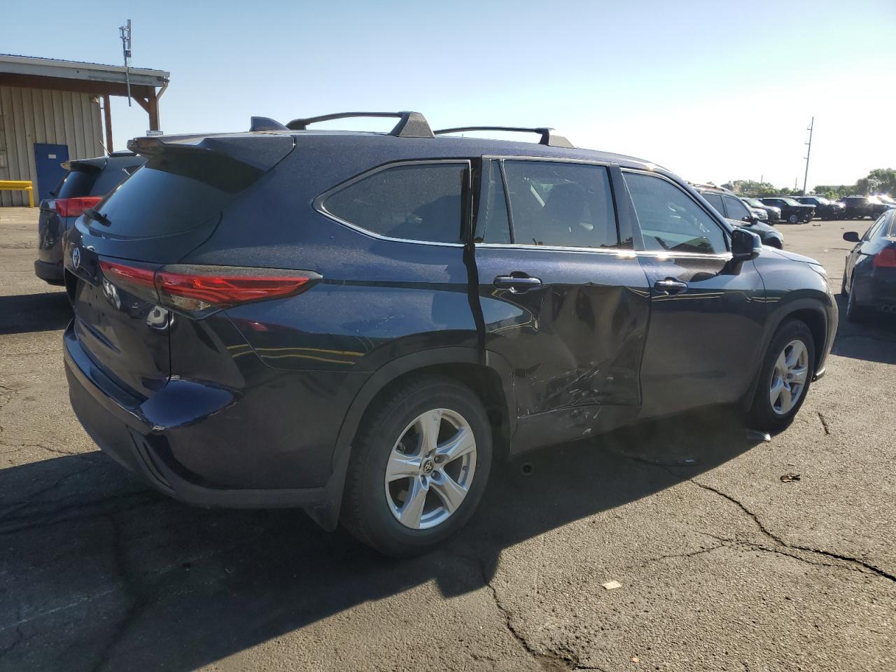 2021 Toyota Highlander L - Image 3