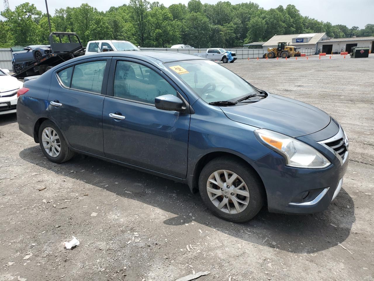 2017 Nissan Versa S - Фото 4