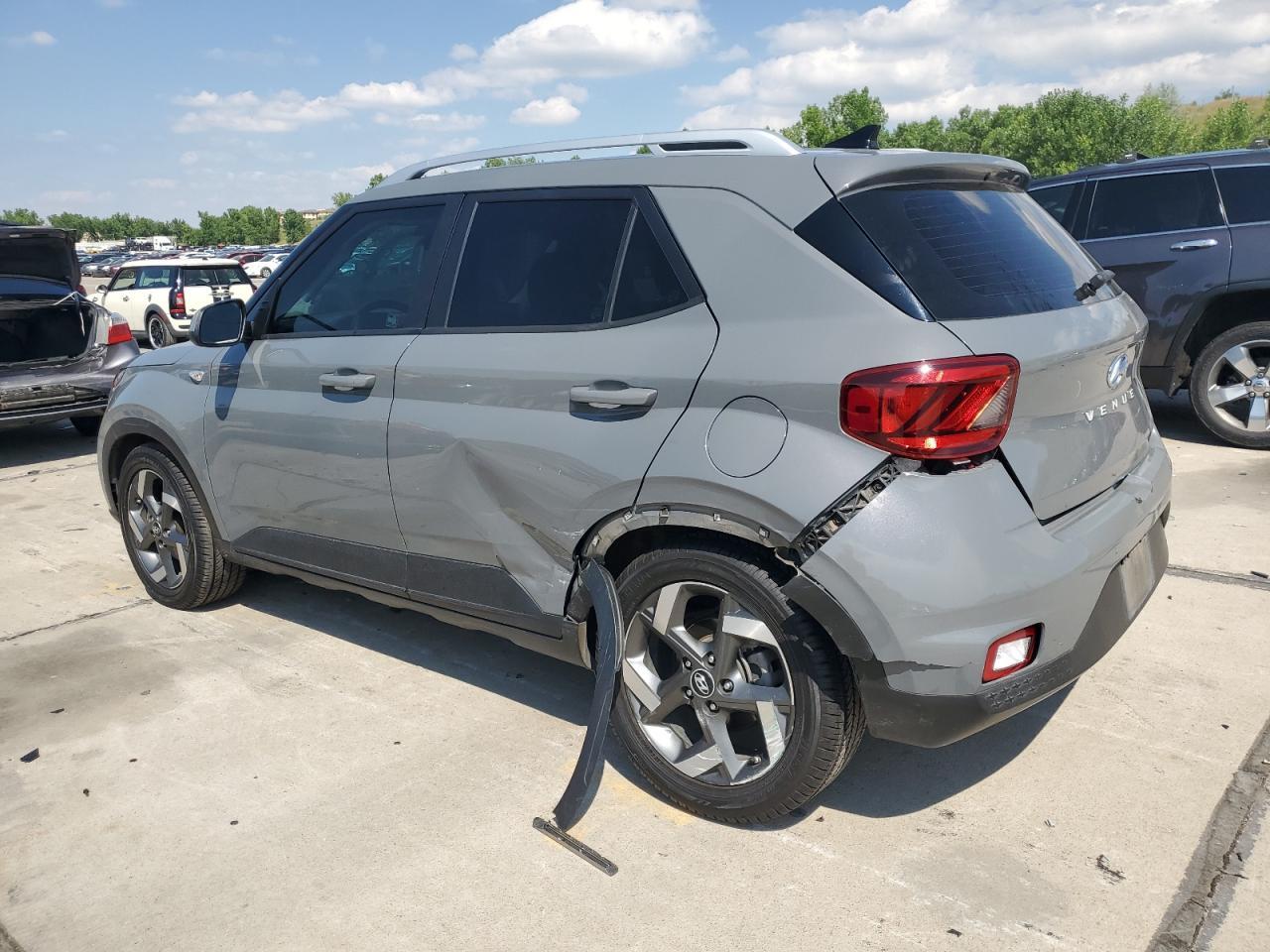 2021 Hyundai Venue Sel - Image 2