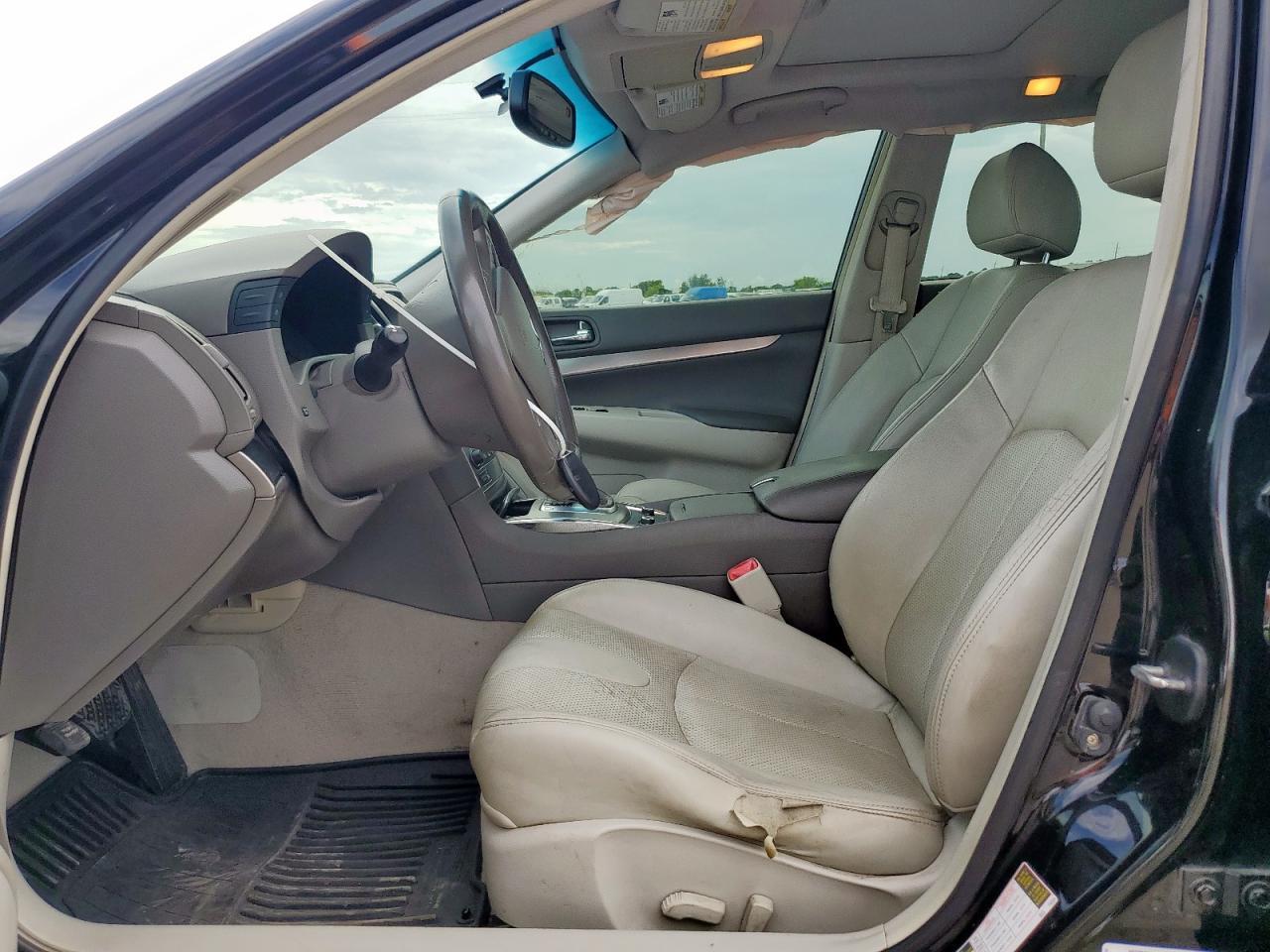 2015 Infiniti Q40 - Image 7