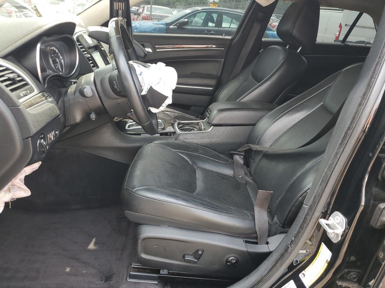 2017 Chrysler 300C - Image 7