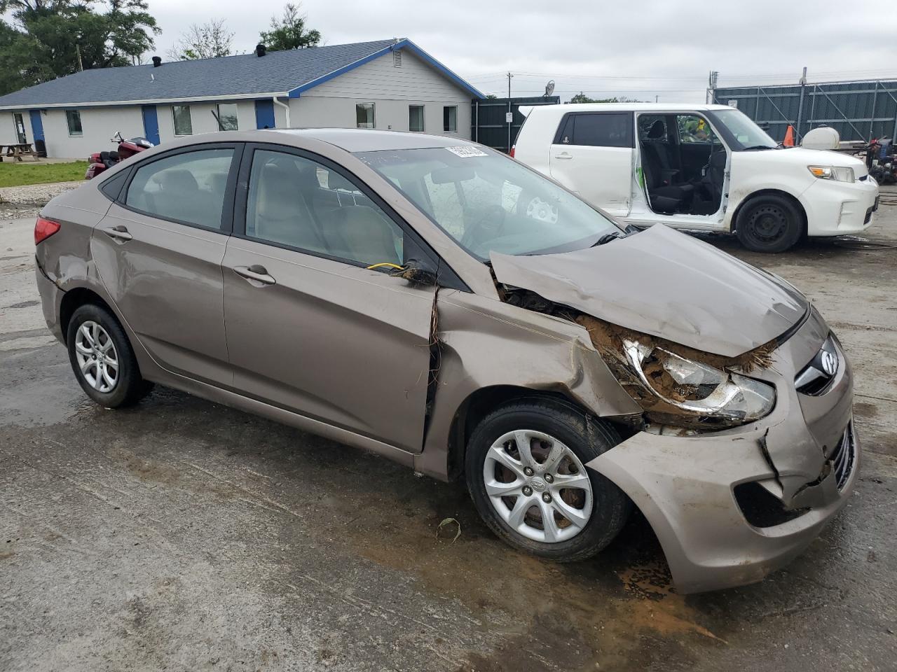 2013 Hyundai Accent Gls - Фото 4