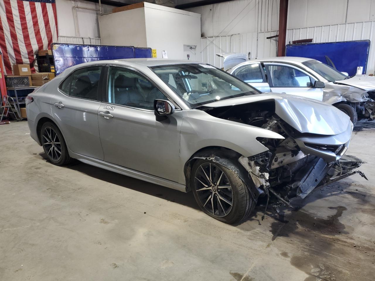 2021 Toyota Camry Se - Фото 4