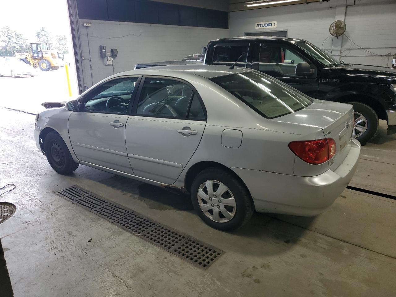 2005 Toyota Corolla Ce - Фото 2