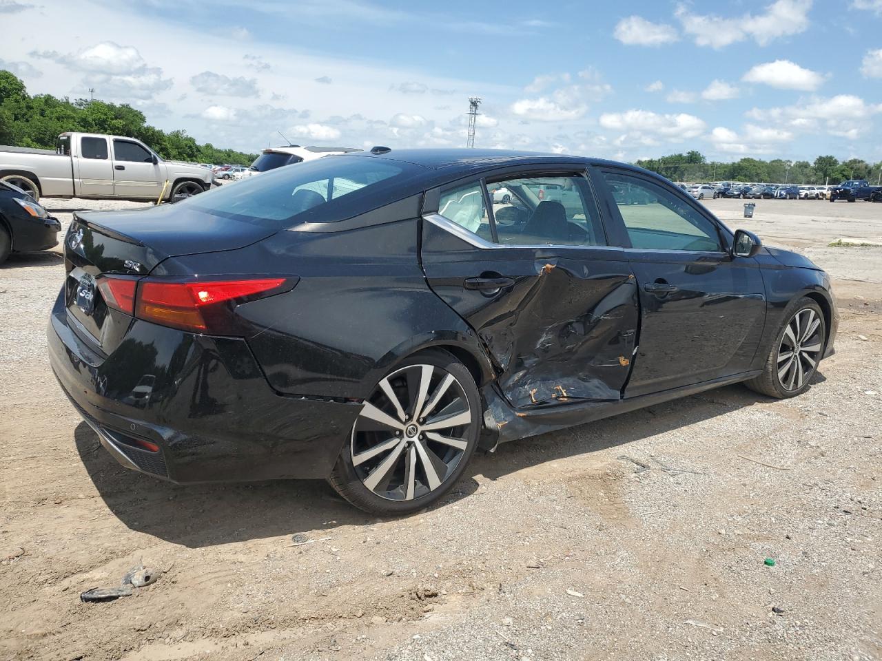 2022 Nissan Altima Sr - Image 3