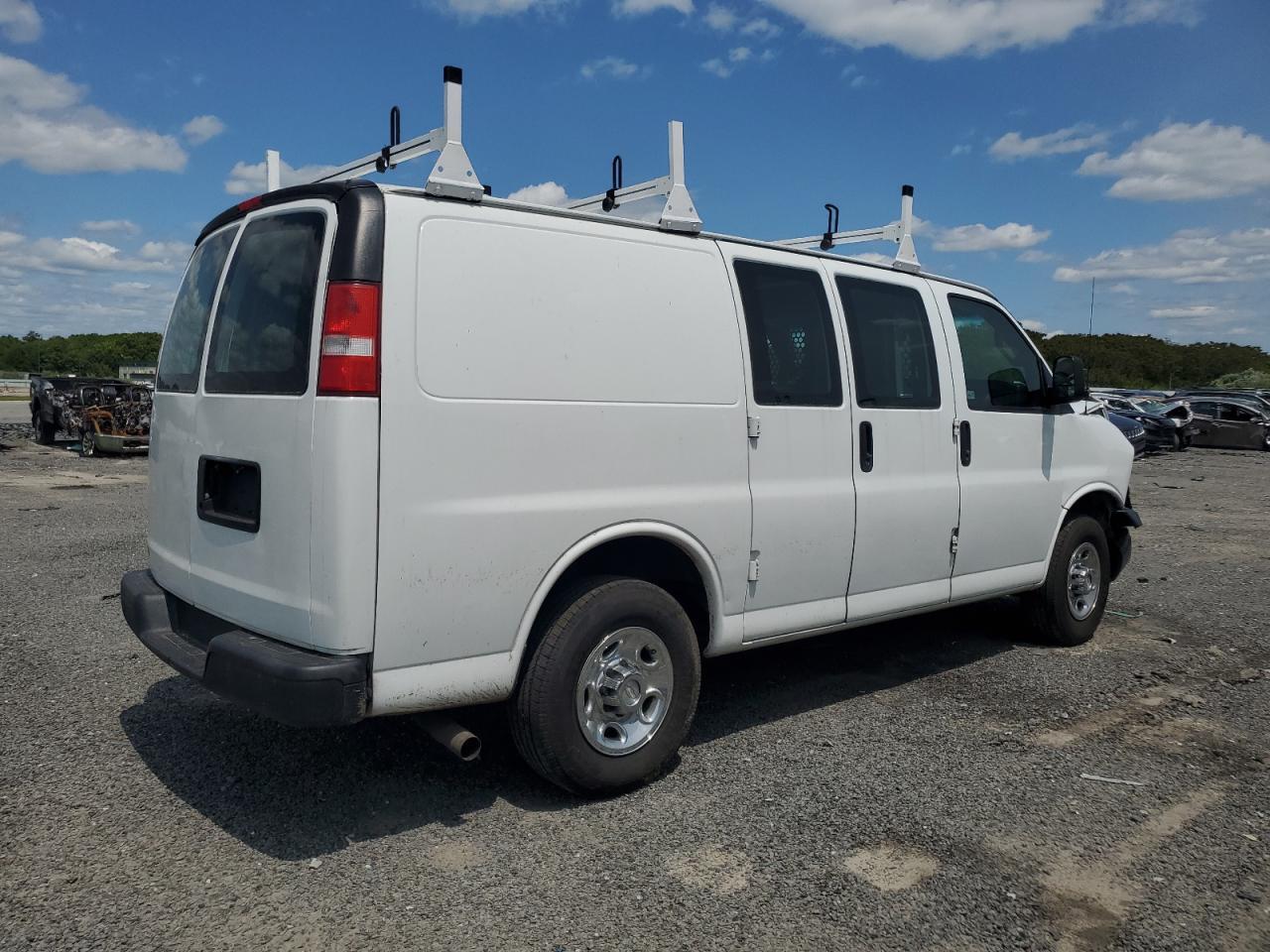 2017 Chevrolet Express G2500 - Фото 3