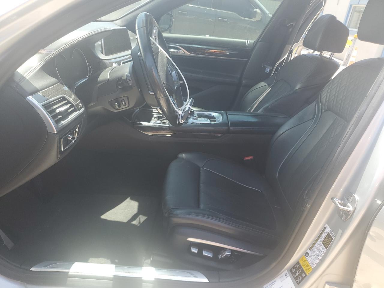 2016 BMW 750 Xi - Image 7