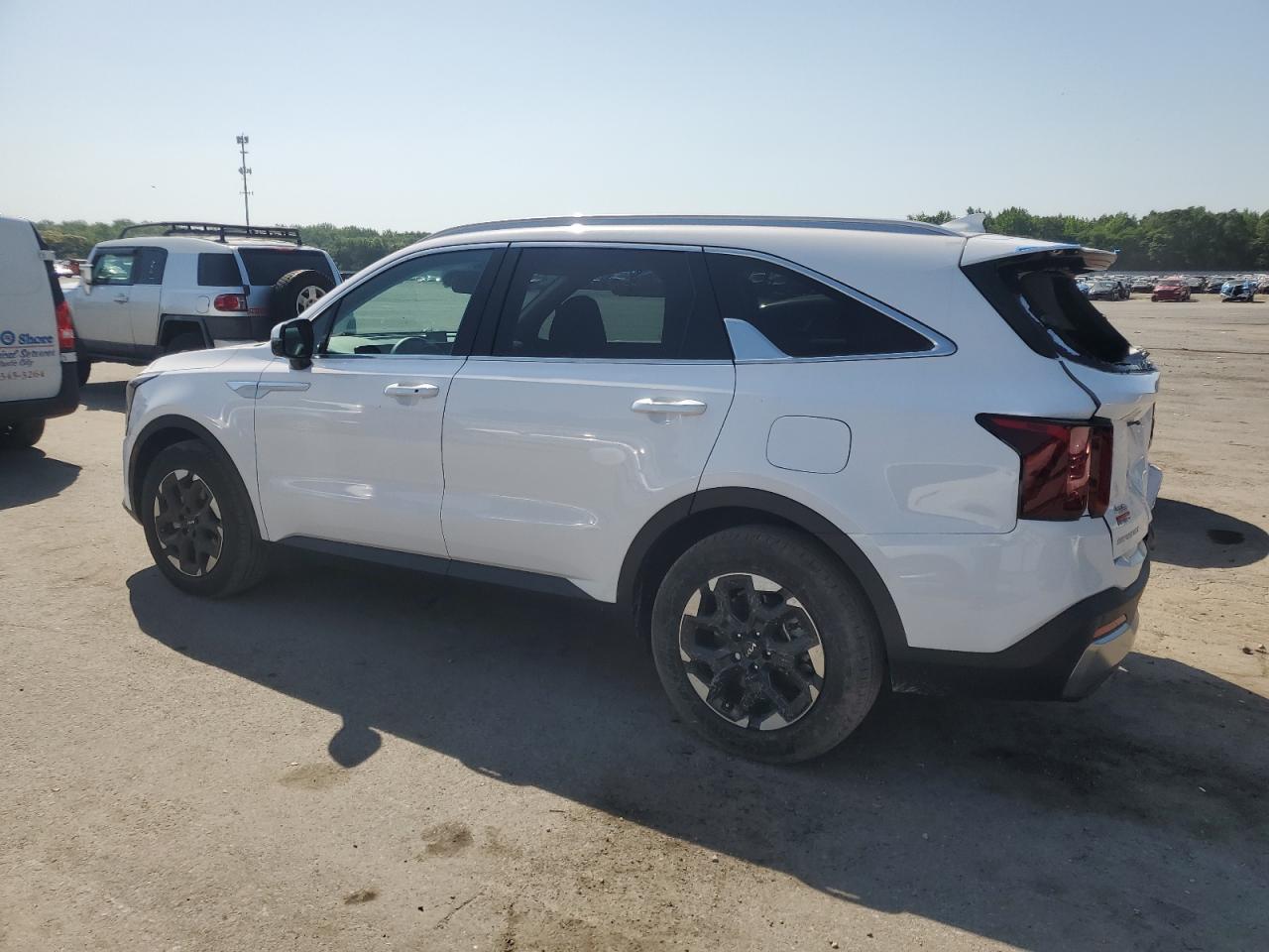 2025 Kia Sorento S - Фото 2