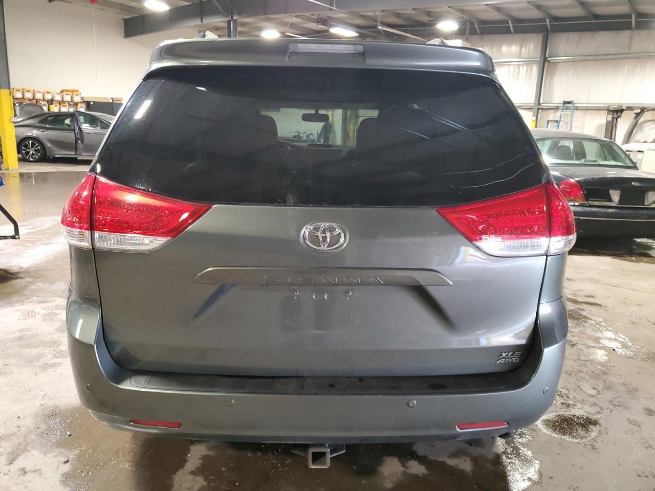 2012 Toyota Sienna Xle - Фото 6