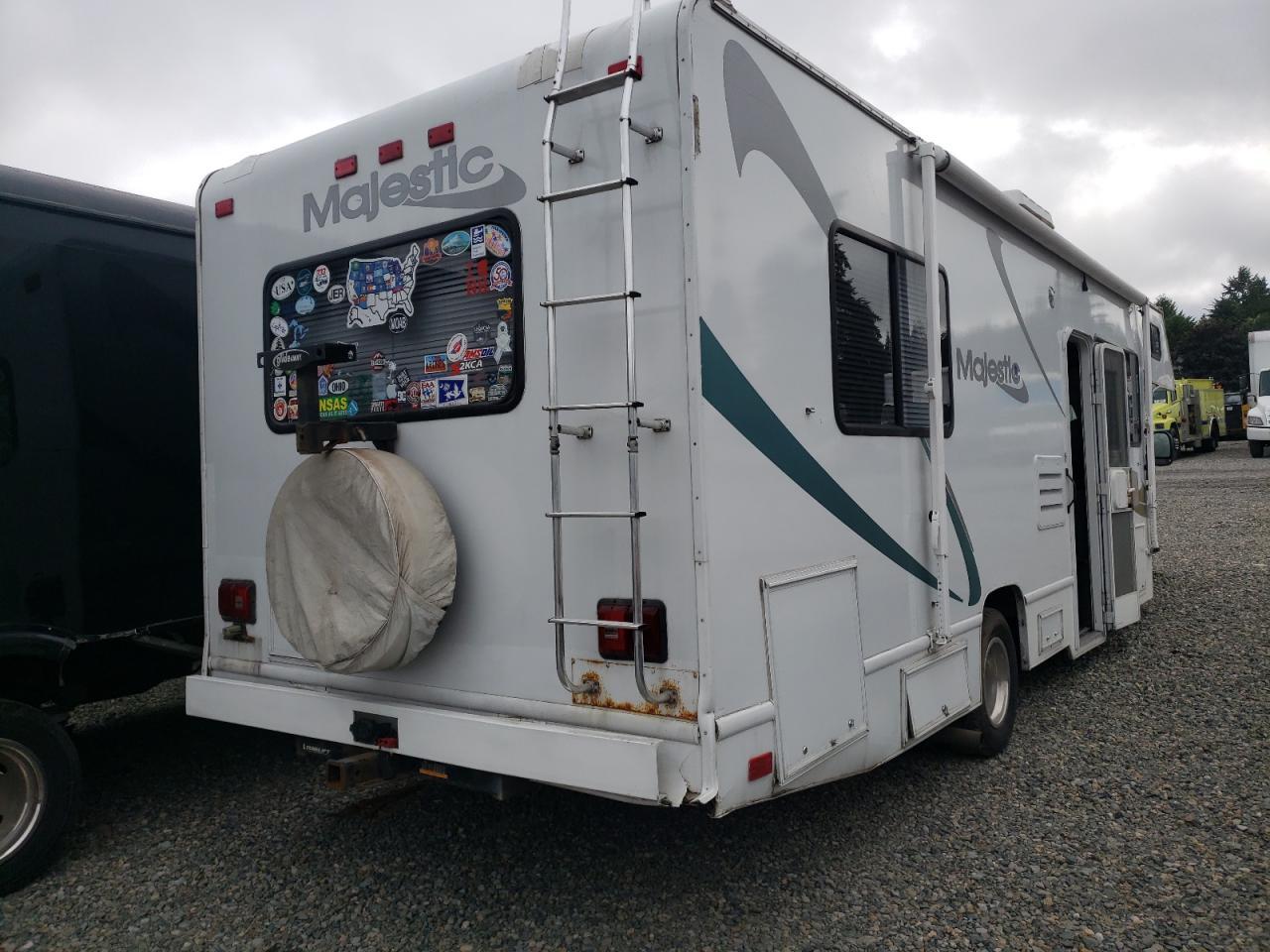 2004 Ford Econoline E450 Super Duty Cutaway Van - Image 4