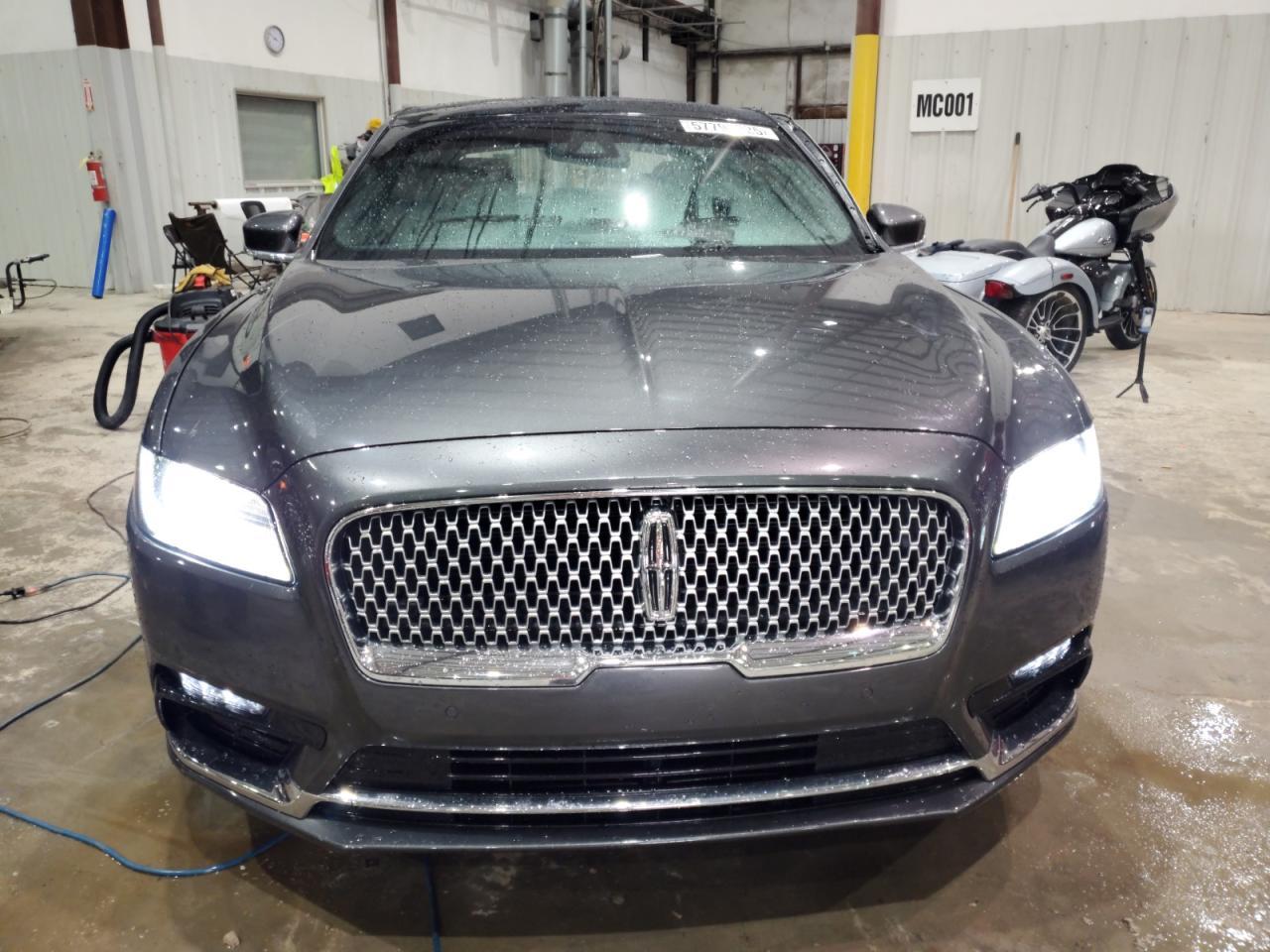 2019 Lincoln Continental Select - Фото 5